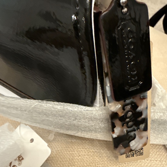 Wavy Dinky Bag With Crossbody Strap In Crinkled Patent Coachtopia Leather - Picture 3 of 7